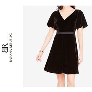 LBD | Banana Republic | Vintage 90s Black Velvet Dress